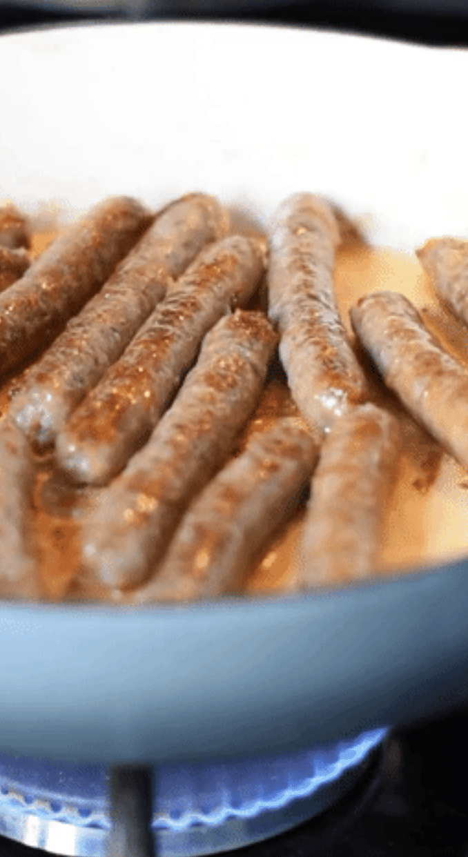 Swaggerty's Sausage links in a blue and white frying pan.